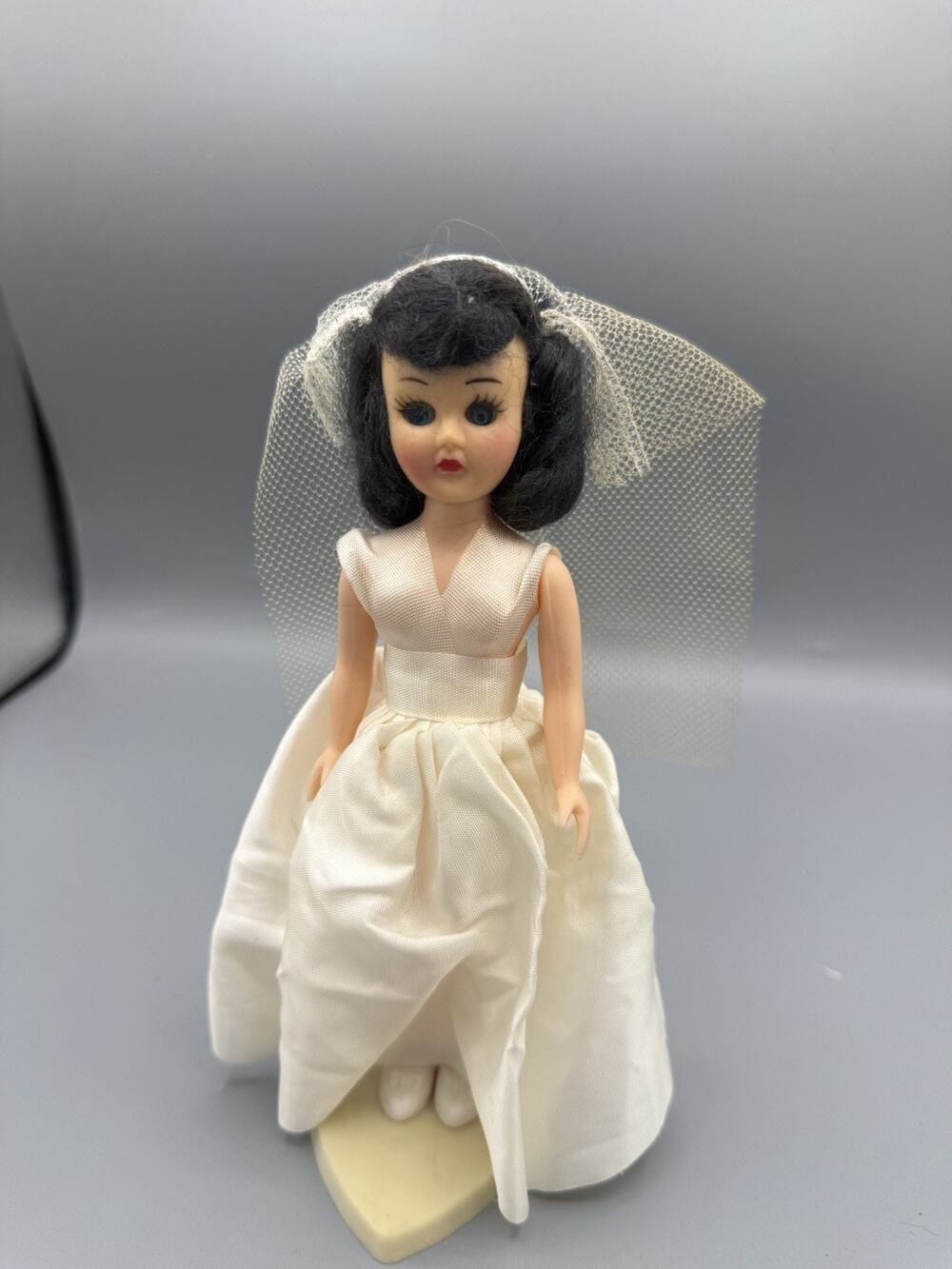 Vintage 1950s 8” Bride Doll Sleep Eyes Wedding Dress Veil Heart Stand